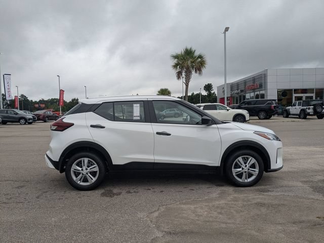 New 2025 Nissan Kicks Play S FWD image 2