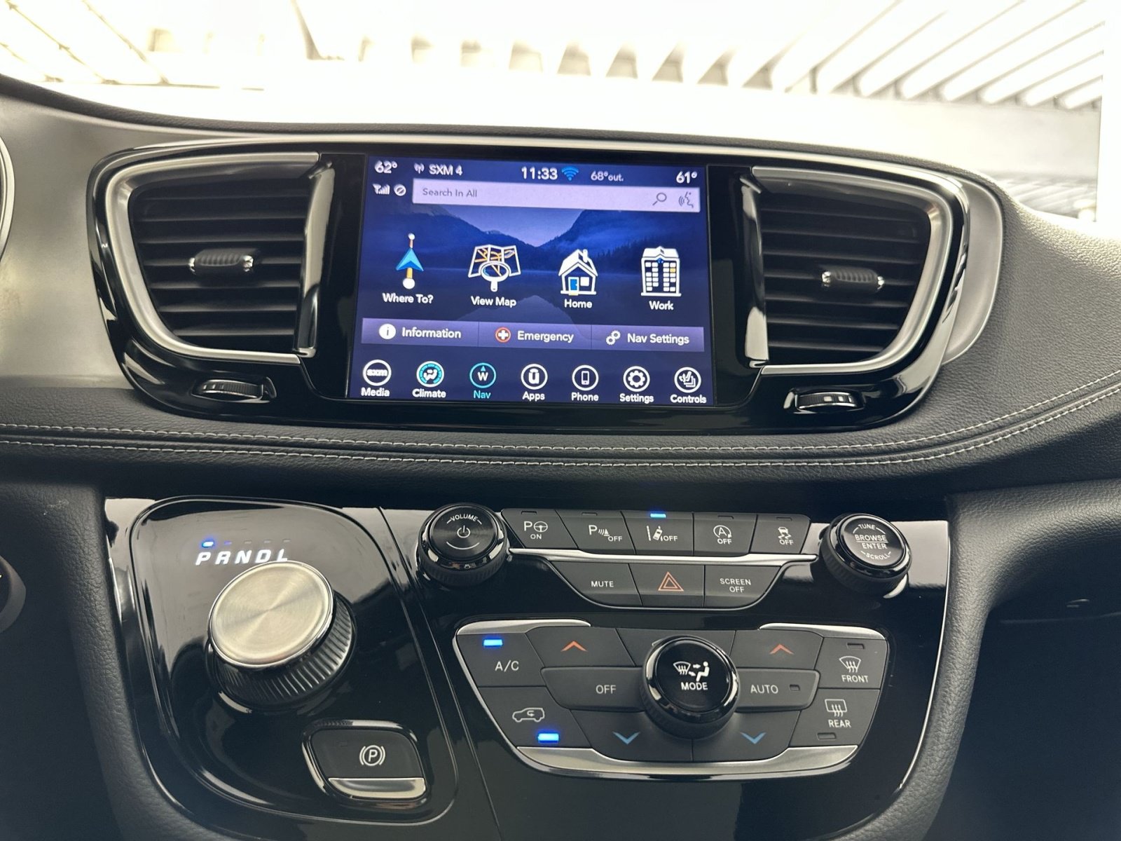 Used 2019 Chrysler Pacifica Limited w/ Advanced Safetytec Group FWD image 23