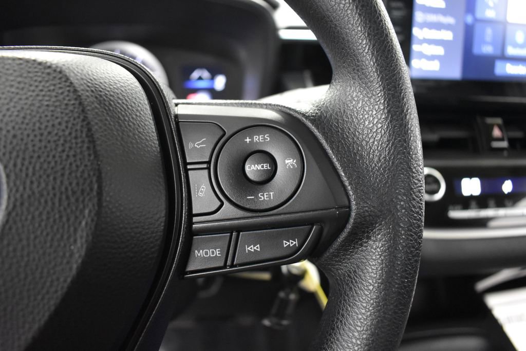 Used 2022 Toyota Corolla LE FWD image 25