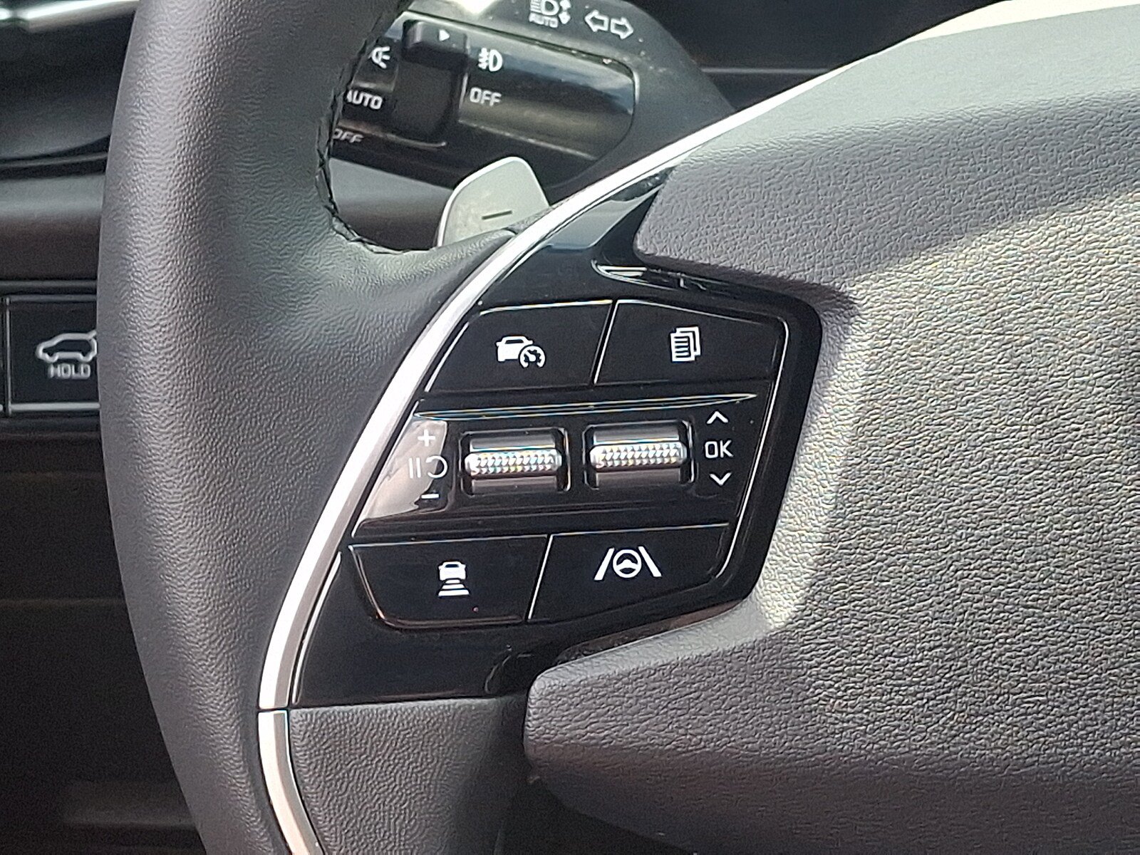 Used 2025 Kia Niro SX Touring FWD image 22
