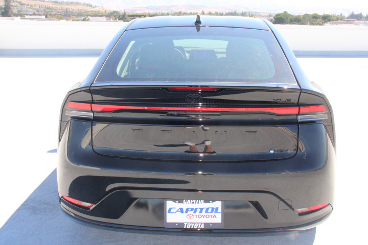 New 2027 Toyota Prius FWD image 4