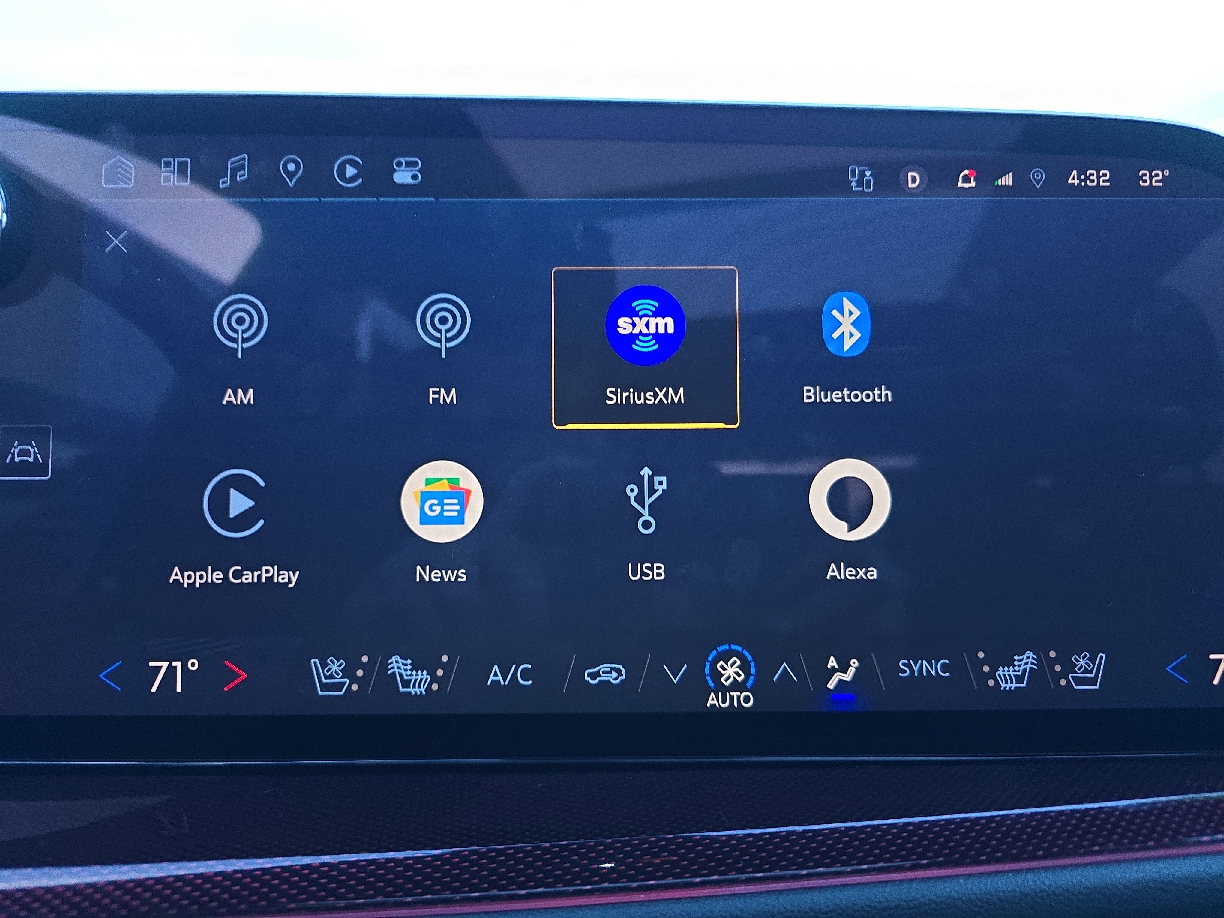 Used 2024 Chevrolet Traverse RS w/ LPO, Floor Liner Package image 33