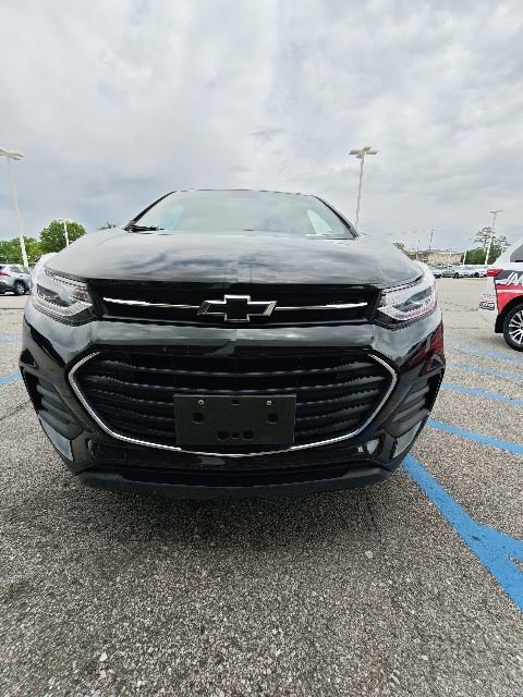 Used 2022 Chevrolet Trax LT w/ Midnight Edition AWD/4WD image 3