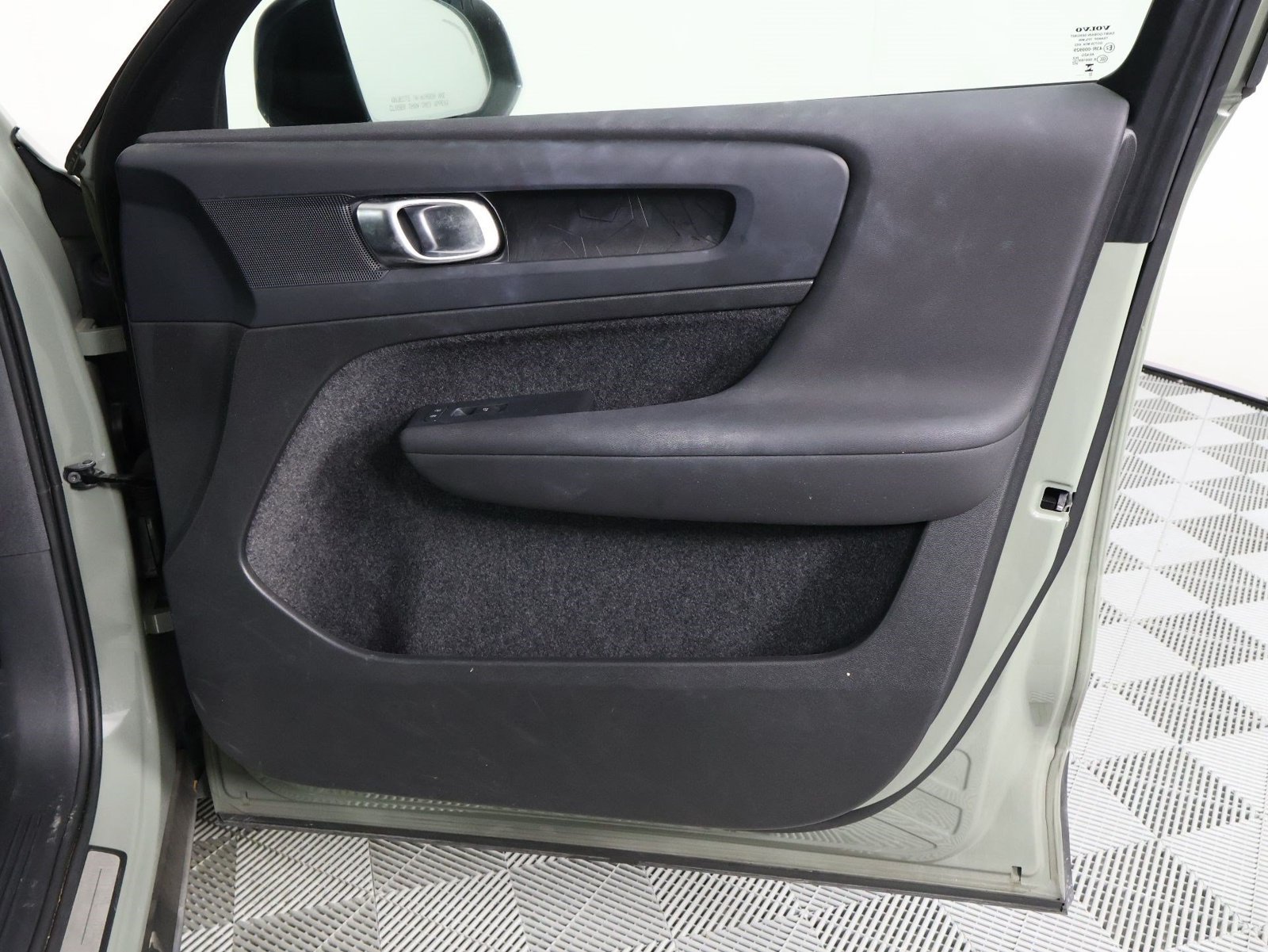 Certified 2023 Volvo C40 P8 Recharge Plus AWD/4WD image 21