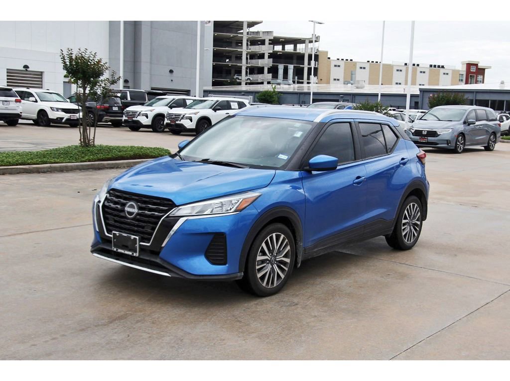Used 2024 Nissan Kicks SV image 2
