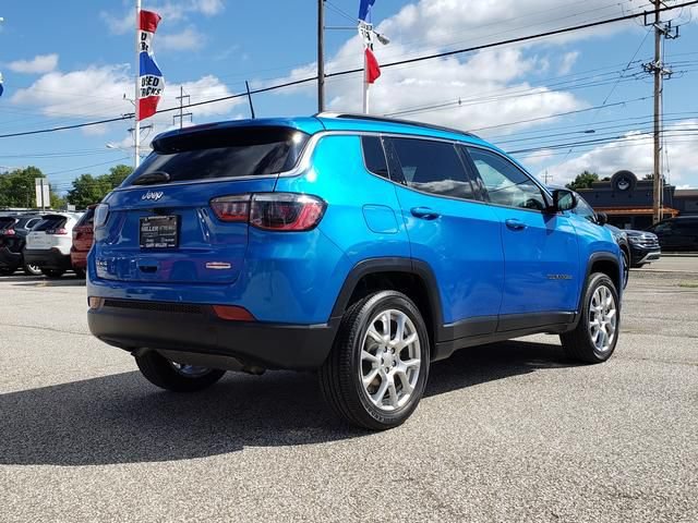 Used 2023 Jeep Compass Latitude AWD/4WD image 3