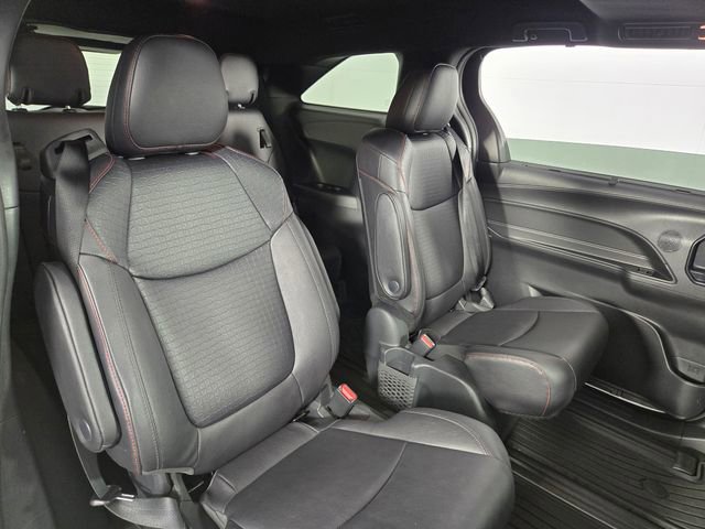 Used 2025 Toyota Sienna XSE AWD/4WD image 17
