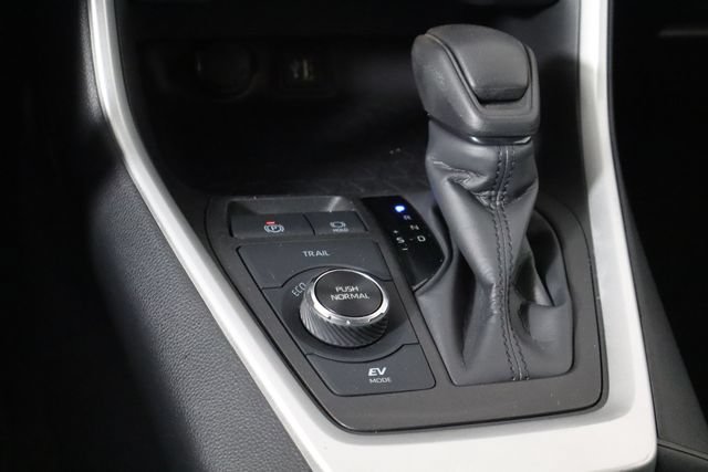 Used 2024 Toyota RAV4 LE AWD/4WD image 25