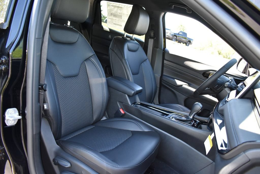 New 2026 Jeep Compass Latitude AWD/4WD image 23