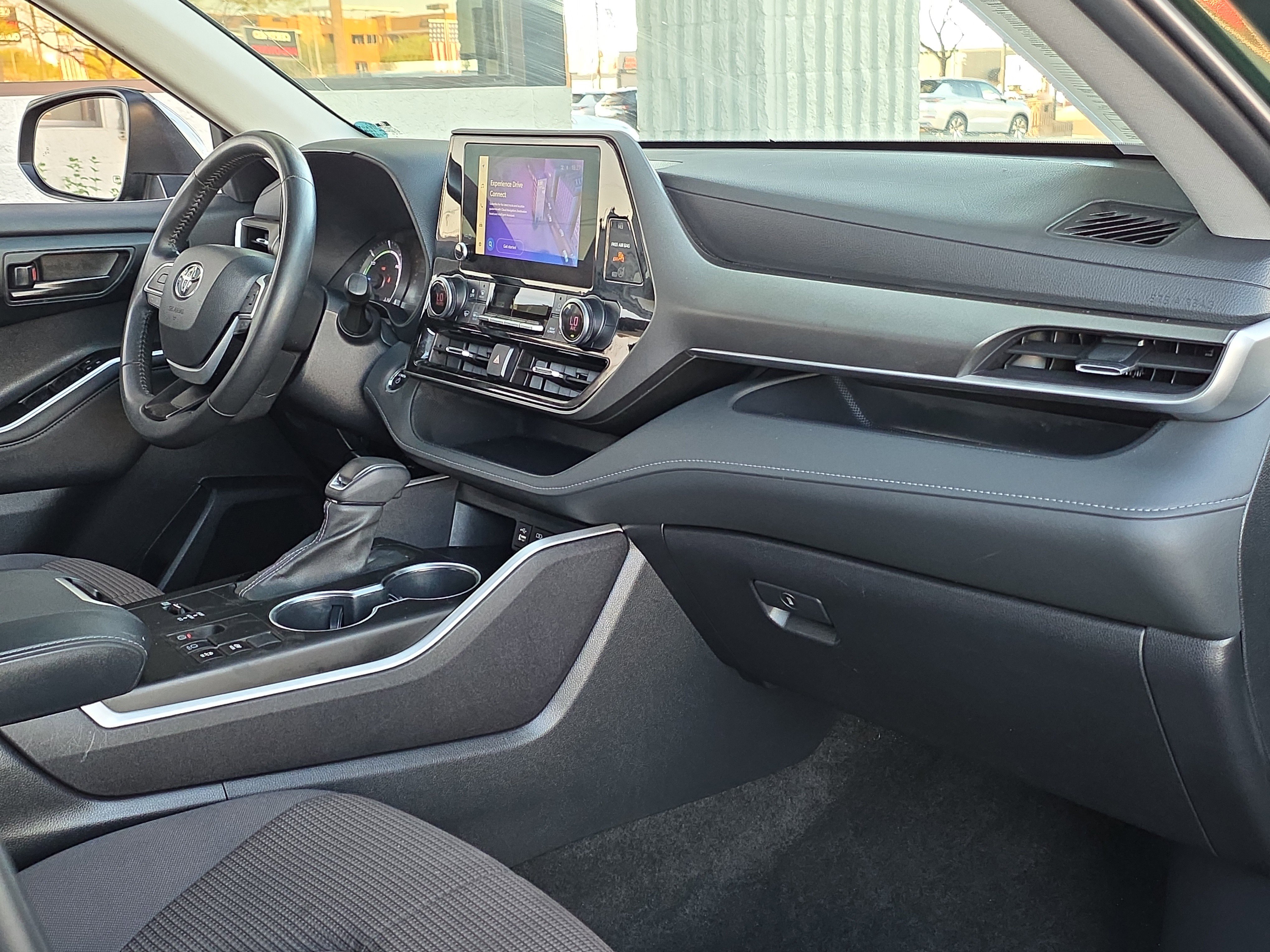 Used 2023 Toyota Highlander LE image 30