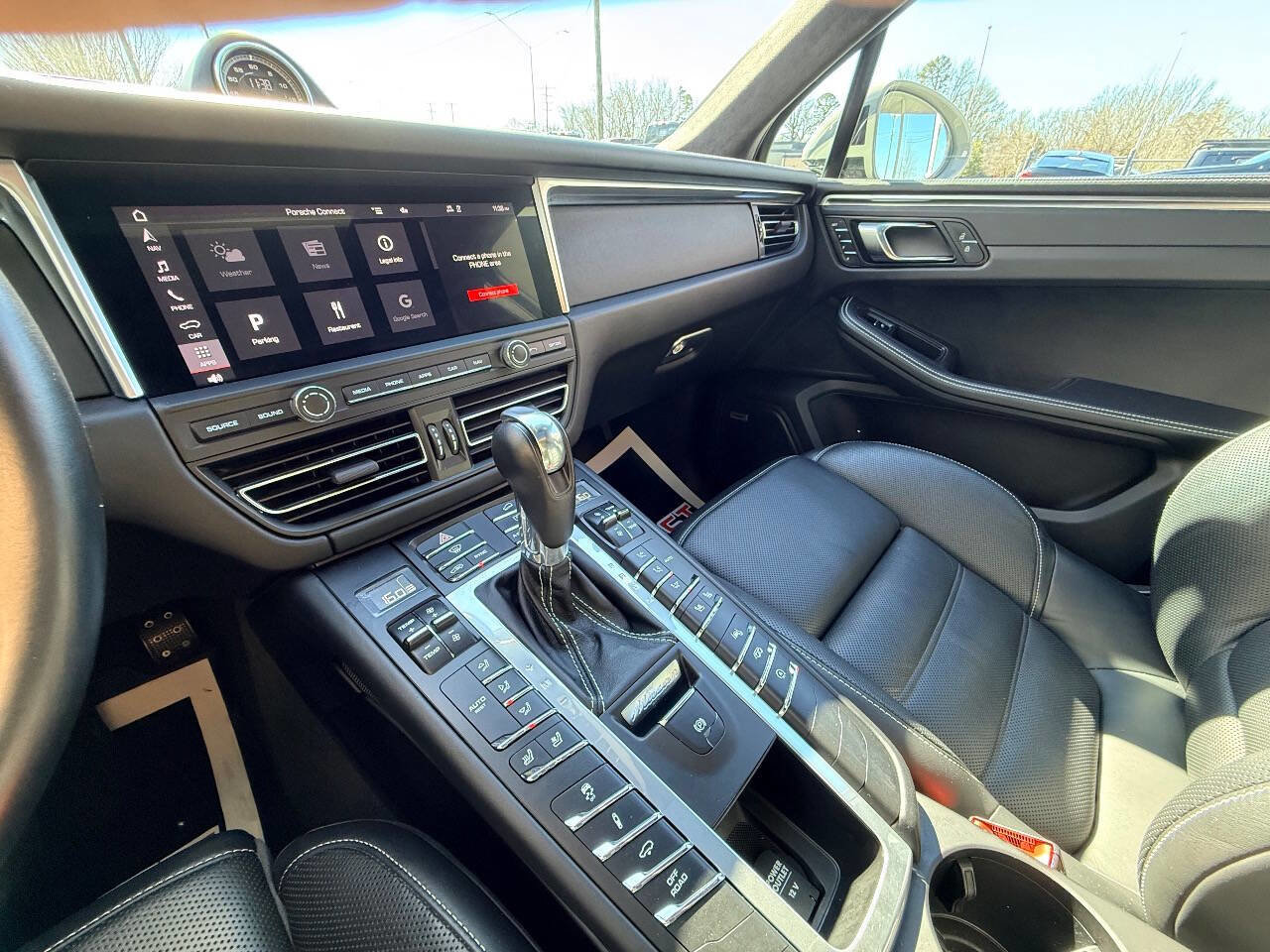 Used 2020 Porsche Macan Turbo image 33