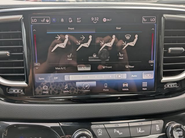 Used 2024 Chrysler Pacifica Touring-L FWD image 29
