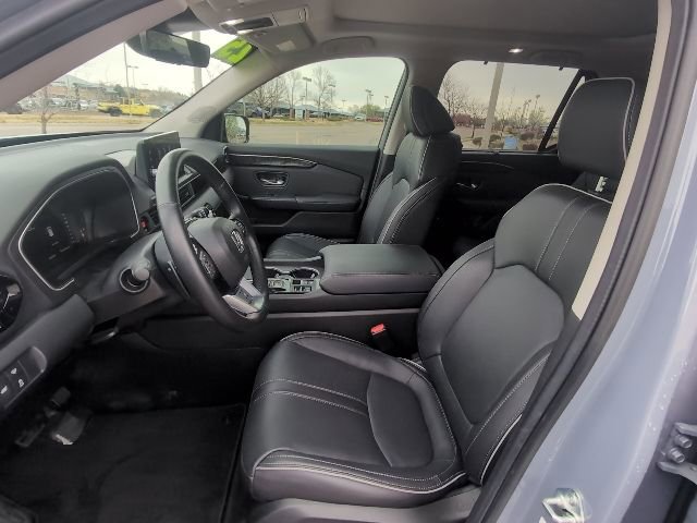 Used 2025 Honda Pilot Elite image 12