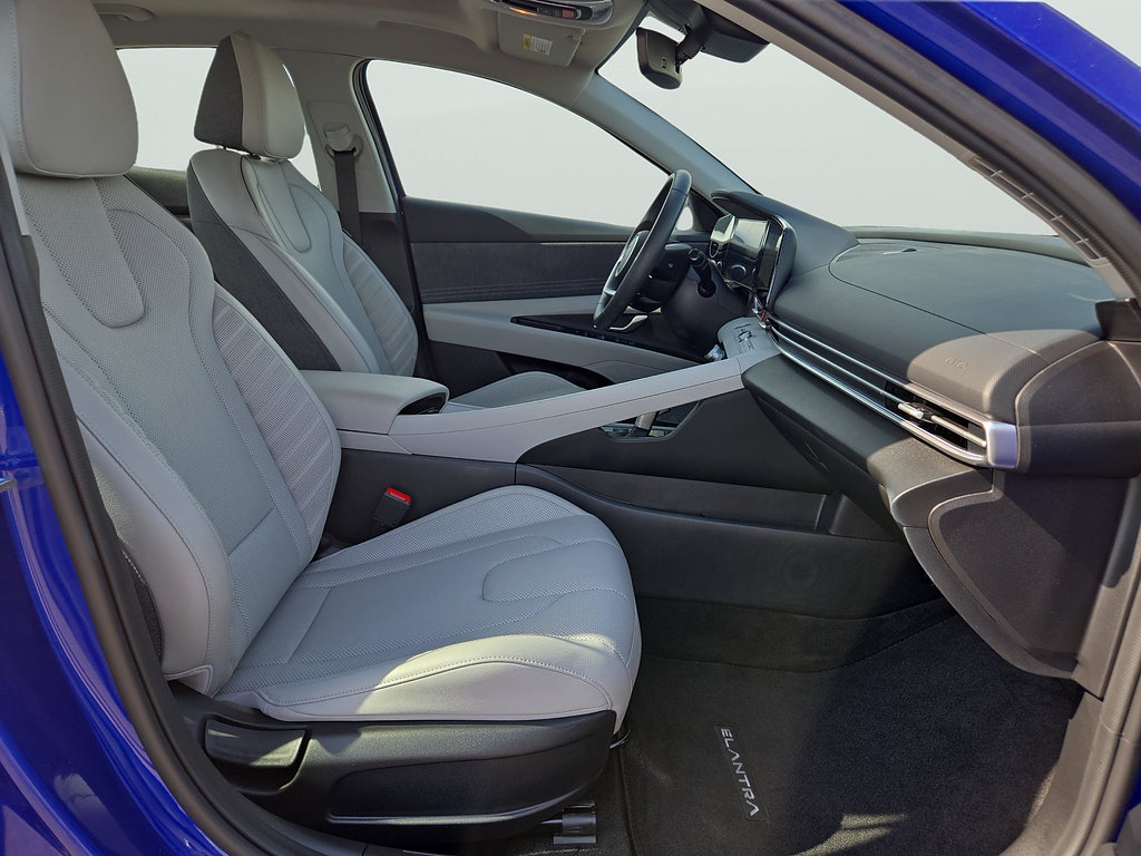 Certified 2025 Hyundai Elantra Limited FWD image 33