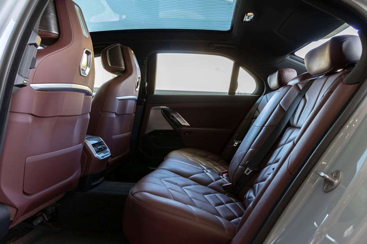 Used 2023 BMW 740i w/ Parking Assistance Package RWD image 22