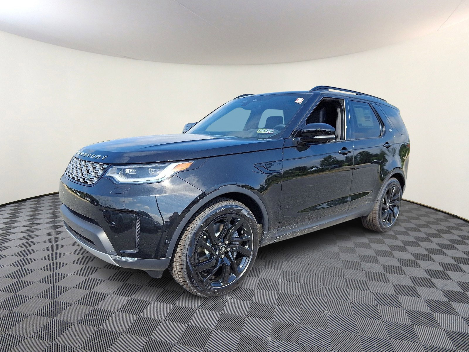 New 2025 Land Rover Discovery S