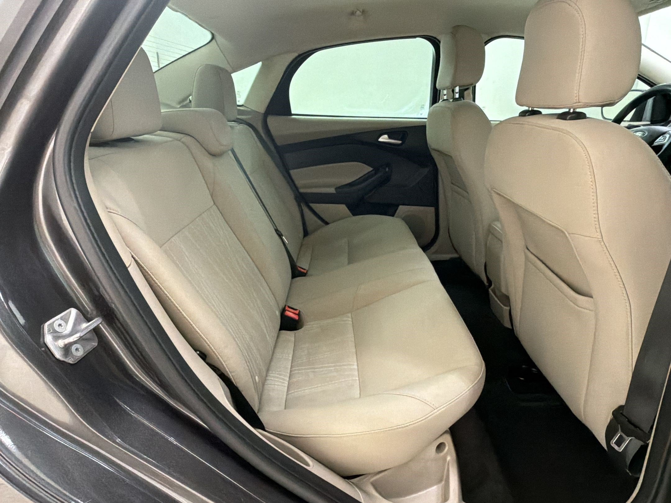 Used 2015 Ford Focus SE FWD image 29