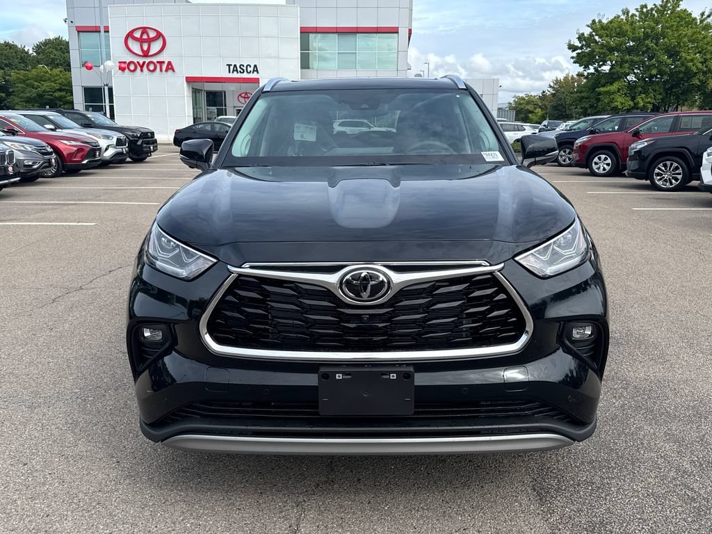 New 2026 Toyota Highlander Platinum AWD/4WD image 2