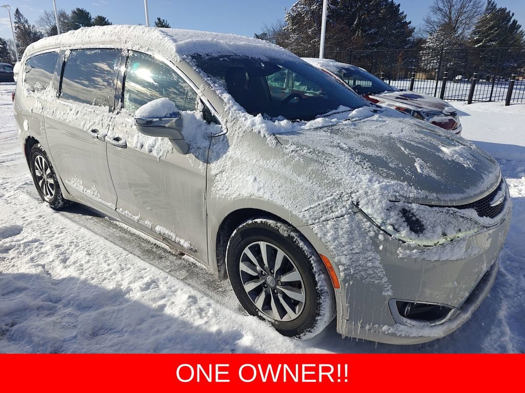 Used 2020 Chrysler Pacifica Limited image 2