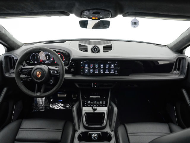 Certified 2025 Porsche Cayenne GTS AWD/4WD image 17