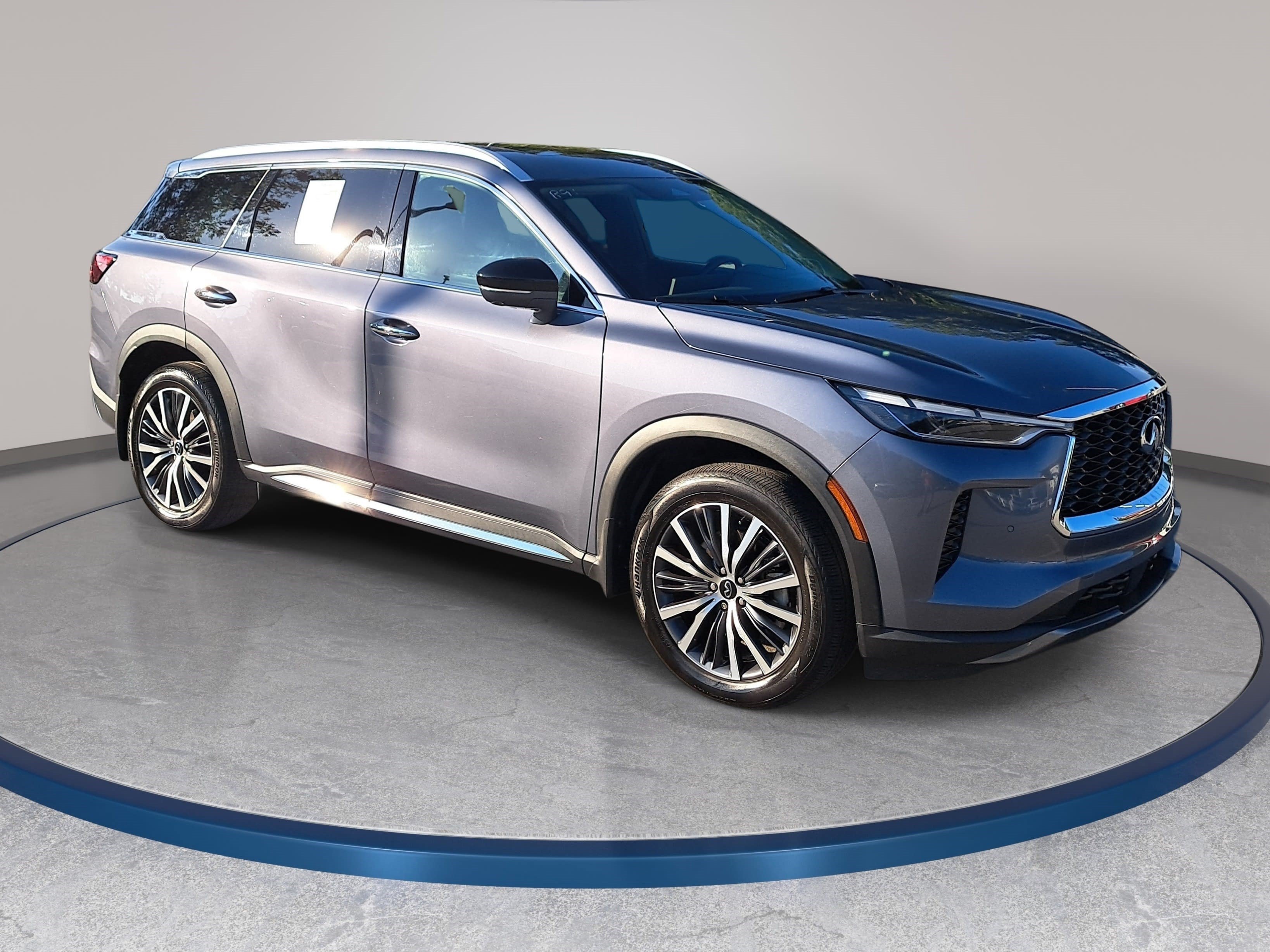 Used 2023 INFINITI QX60 Sensory w/ Vision Package AWD/4WD image 3