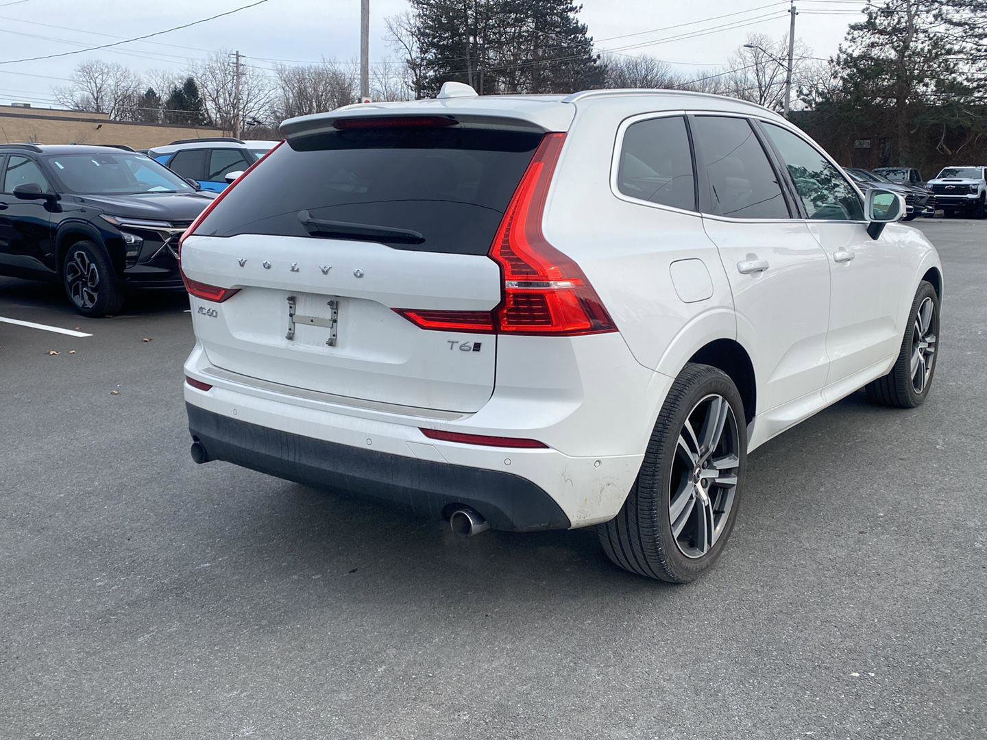 Used 2018 Volvo XC60 T6 Momentum w/ Advanced Package image 6