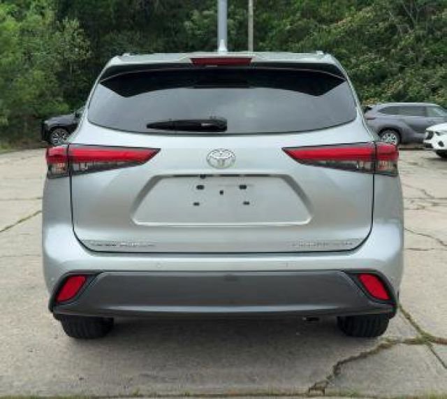 Used 2023 Toyota Highlander Limited AWD/4WD image 15