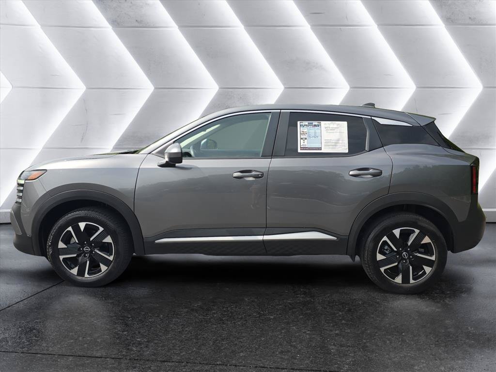 Used 2025 Nissan Kicks SV AWD/4WD image 2