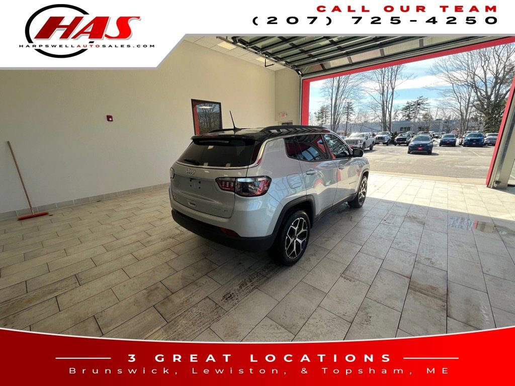 Used 2025 Jeep Compass Limited image 22