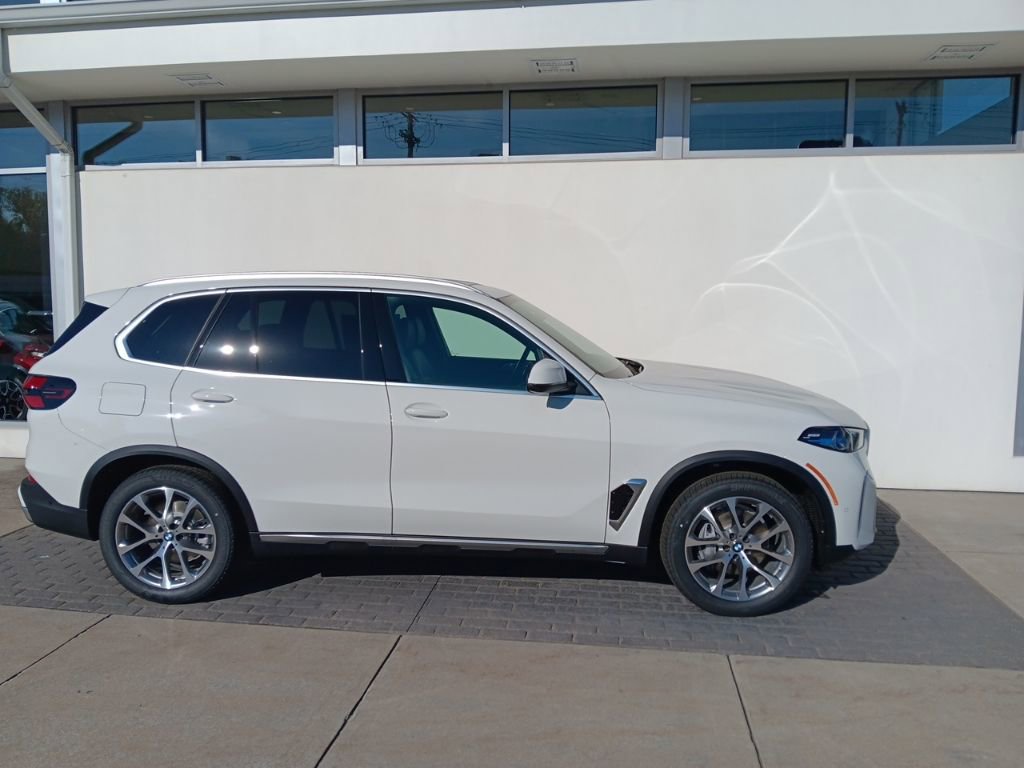 New 2026 BMW X5 xDrive40i w/ Climate Comfort Package image 4
