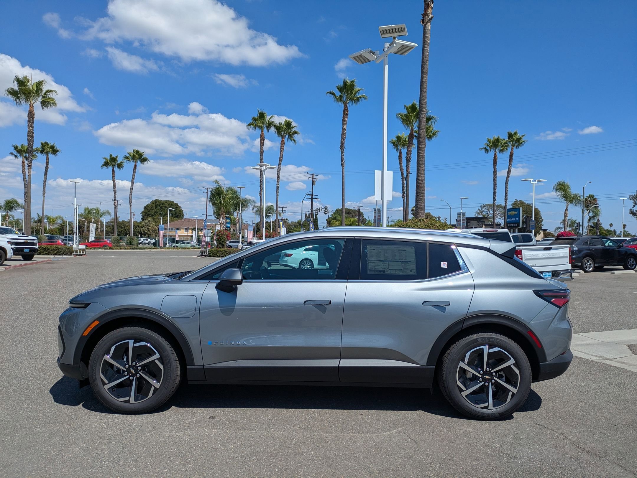 Used 2026 Chevrolet Equinox EV LT image 2