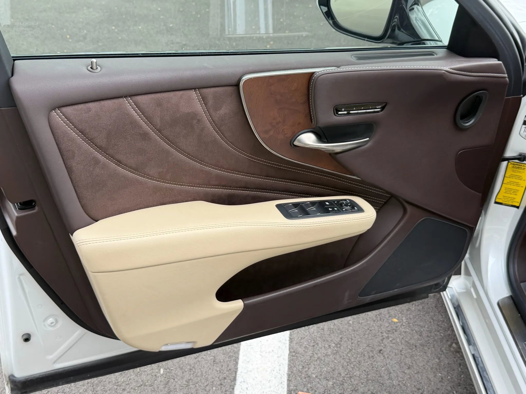 Used 2020 Lexus LS 500 w/ Accessory Package (Z2) image 5