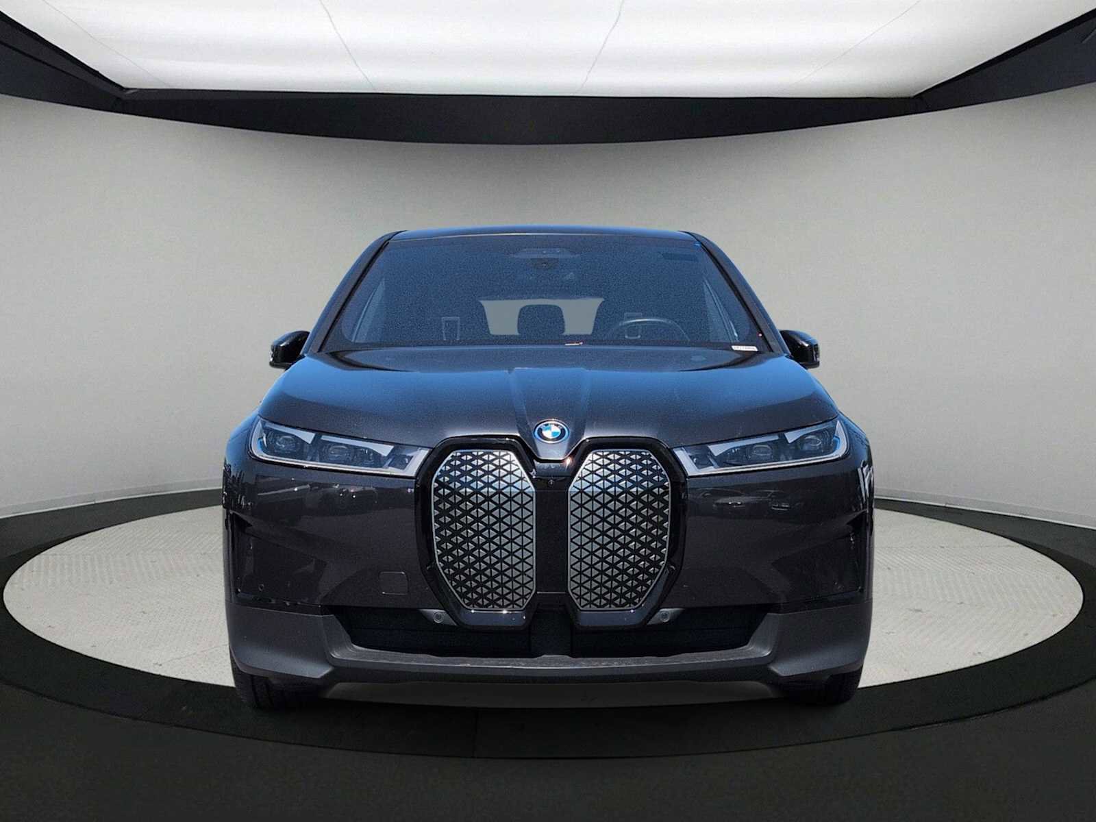 Certified 2022 BMW iX xDrive50 w/ Premium Package AWD/4WD image 3