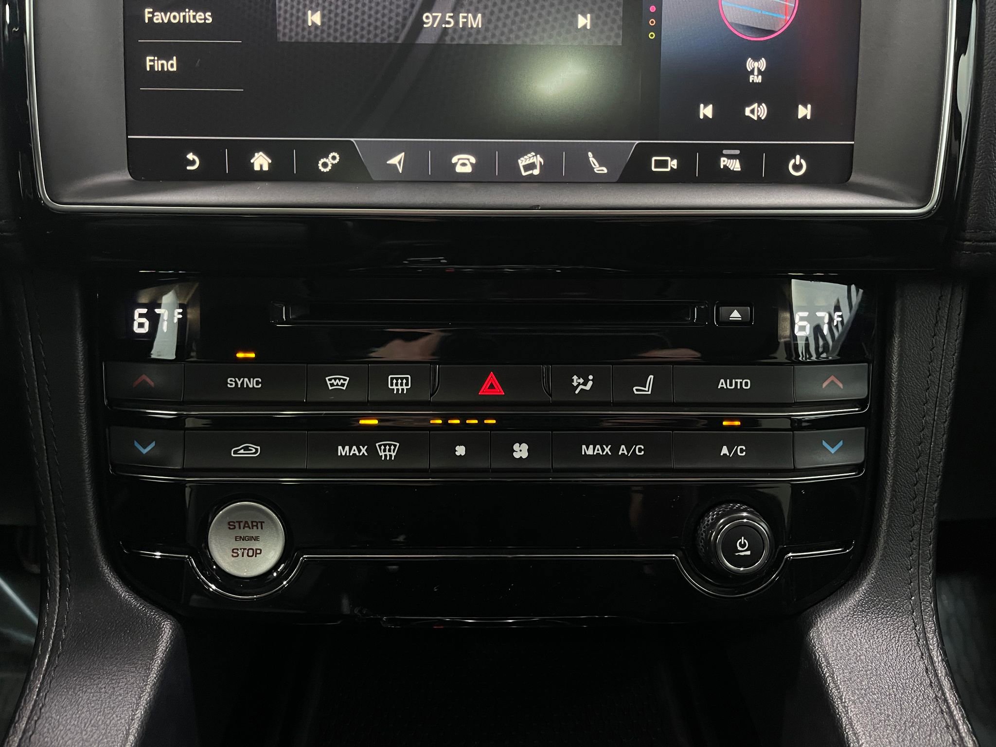 Used 2019 Jaguar F-PACE Prestige image 25