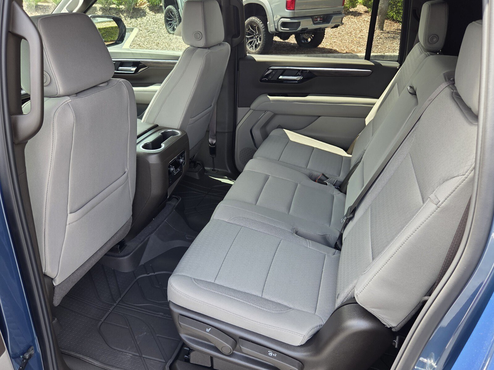 New 2026 Chevrolet Suburban LS w/ LPO, Dark Essentials Package RWD image 7