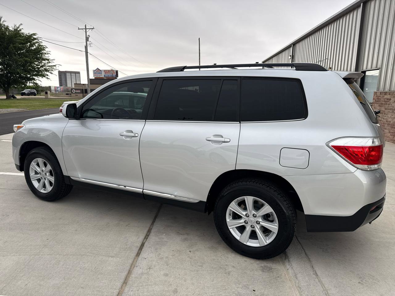 Used 2012 Toyota Highlander SE w/ Tow Pkg AWD/4WD image 14
