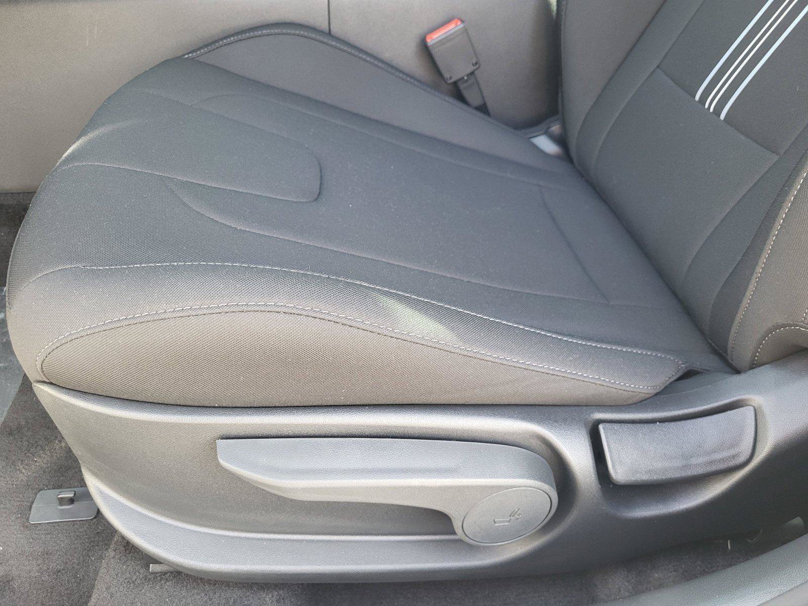 New 2025 Hyundai Elantra SEL FWD image 27