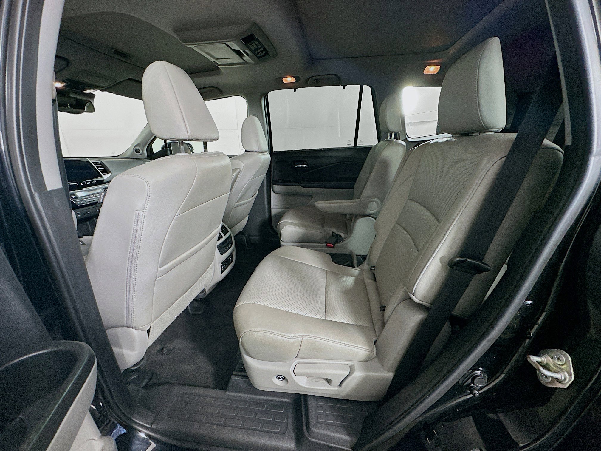 Used 2017 Honda Pilot Elite image 28