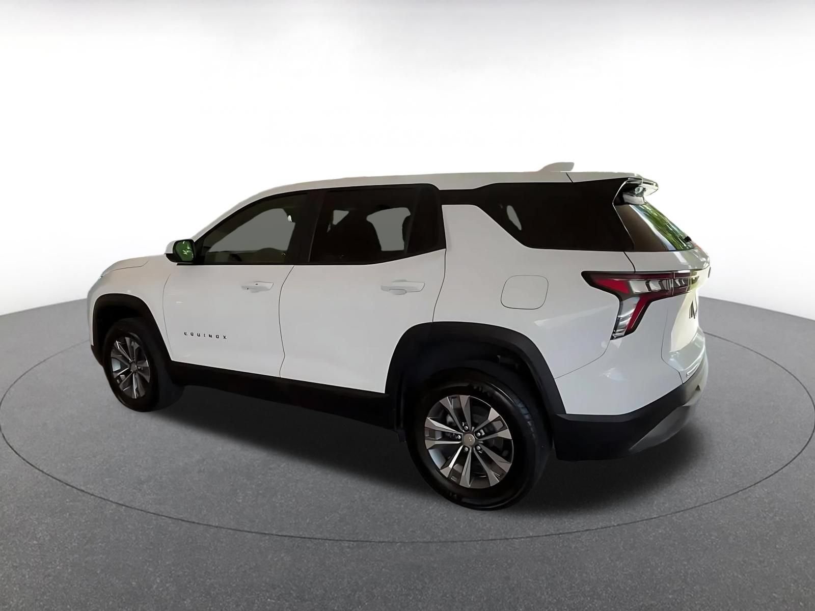 Used 2025 Chevrolet Equinox LT FWD image 10