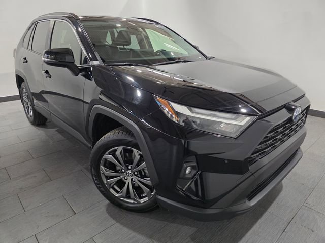 Used 2023 Toyota RAV4 XLE Premium image 7