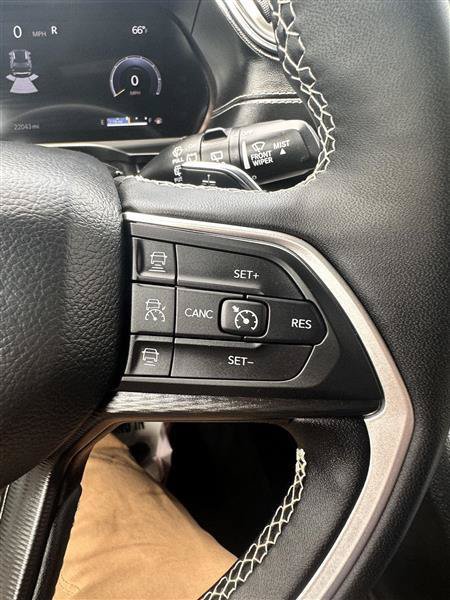 Used 2025 Jeep Grand Cherokee Altitude AWD/4WD image 25