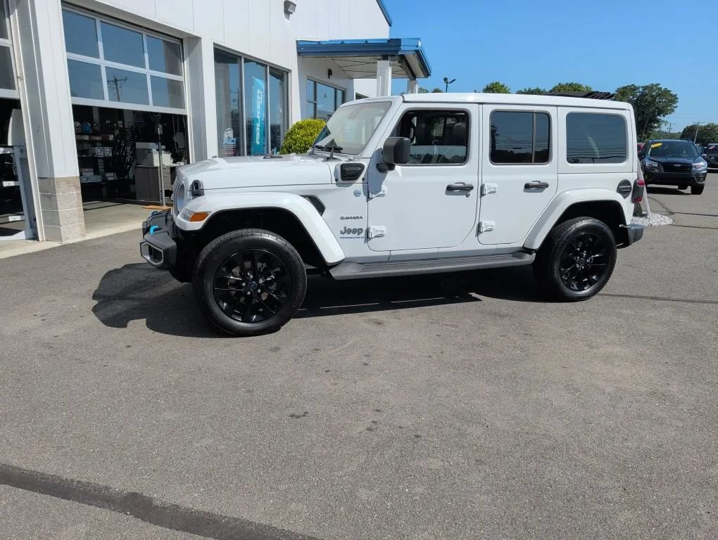 Used 2024 Jeep Wrangler Unlimited Sahara w/ Safety Group AWD/4WD image 11