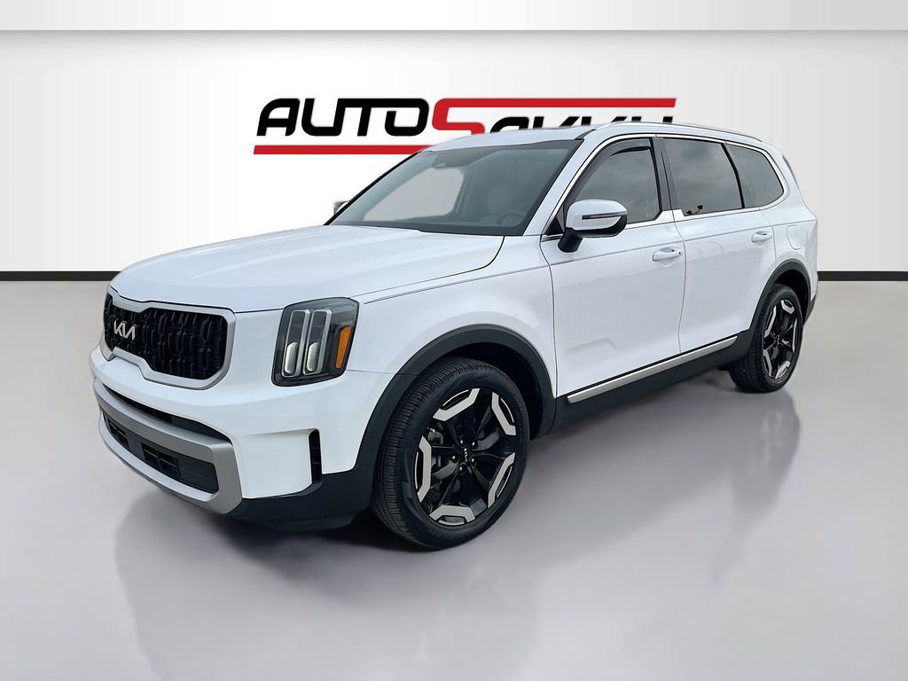 Used 2023 Kia Telluride EX w/ EX Captain's Chair Package image 3