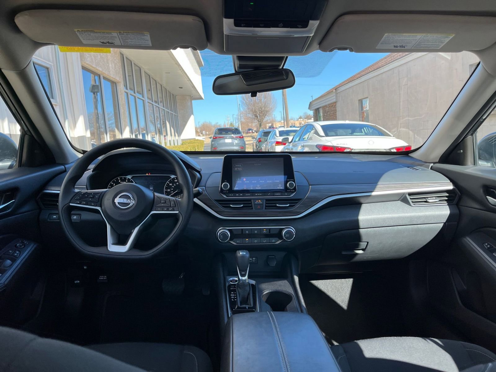 Used 2025 Nissan Altima 2.5 SV image 32