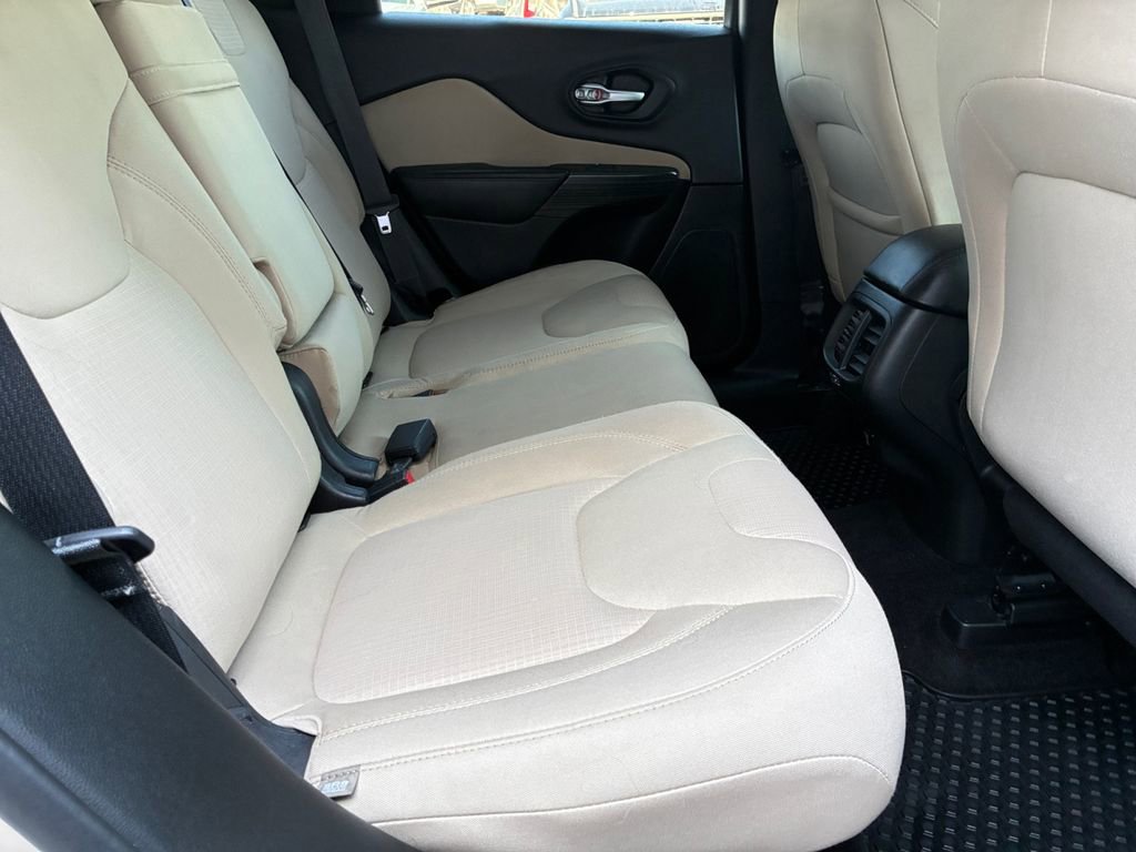 Used 2015 Jeep Cherokee Latitude w/ Cold Weather Group image 5