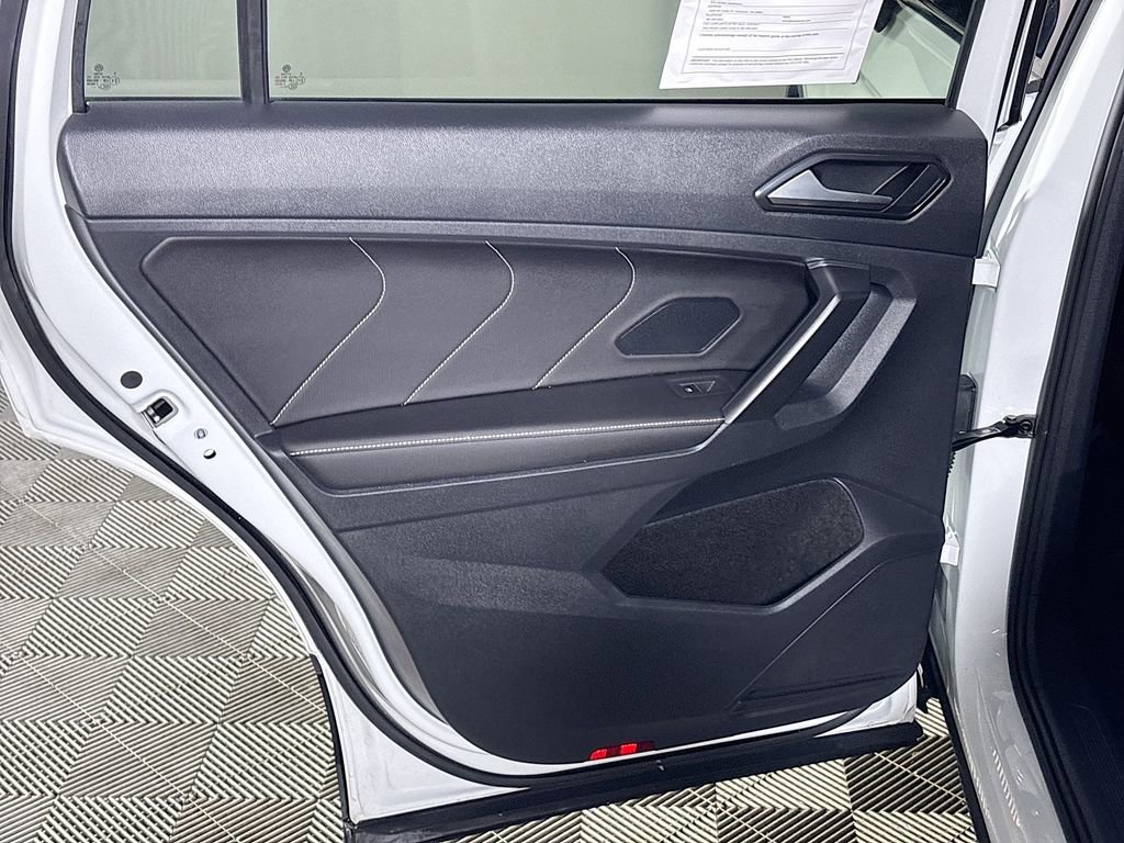 Certified 2023 Volkswagen Tiguan SE w/ Panoramic Sunroof Package image 20