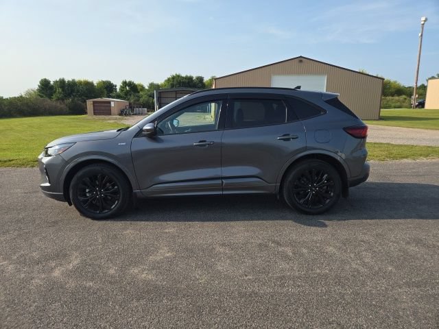 Used 2023 Ford Escape ST-Line Elite w/ Class II Trailer Tow Package AWD/4WD image 3