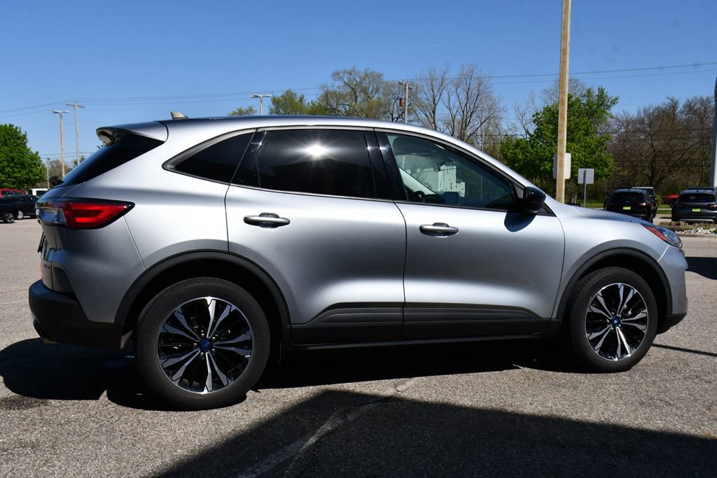 Used 2022 Ford Escape SE w/ SE Sport Appearance Package AWD/4WD image 7