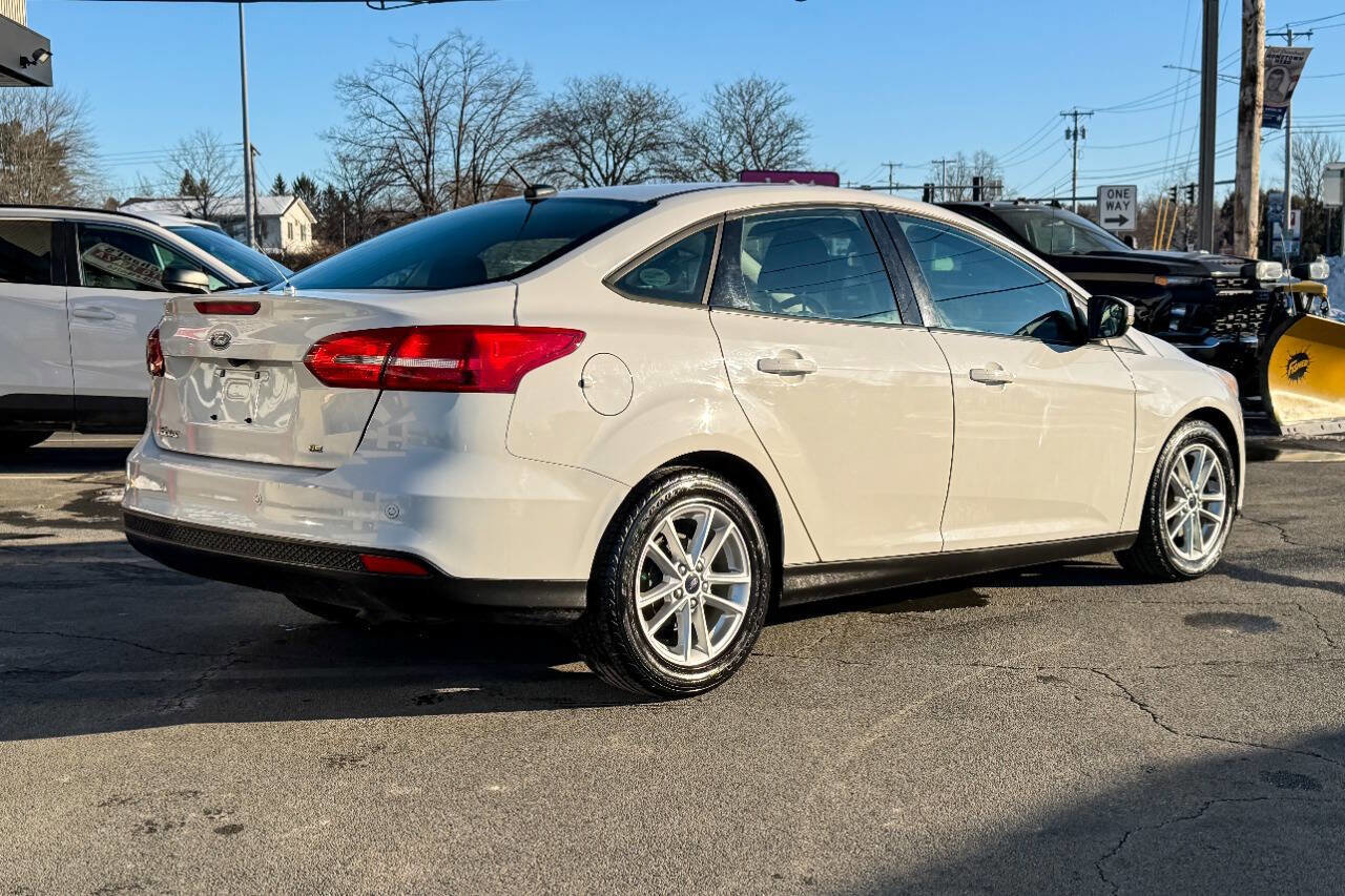 Used 2016 Ford Focus SE w/ Reverse Sensing Package image 4