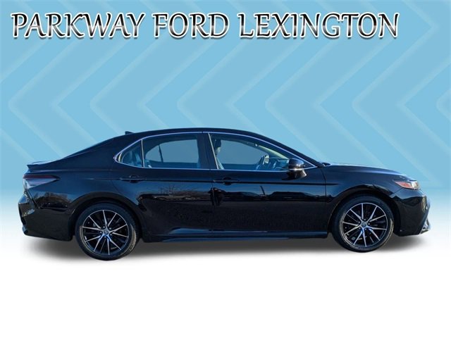 Used 2022 Toyota Camry SE image 7